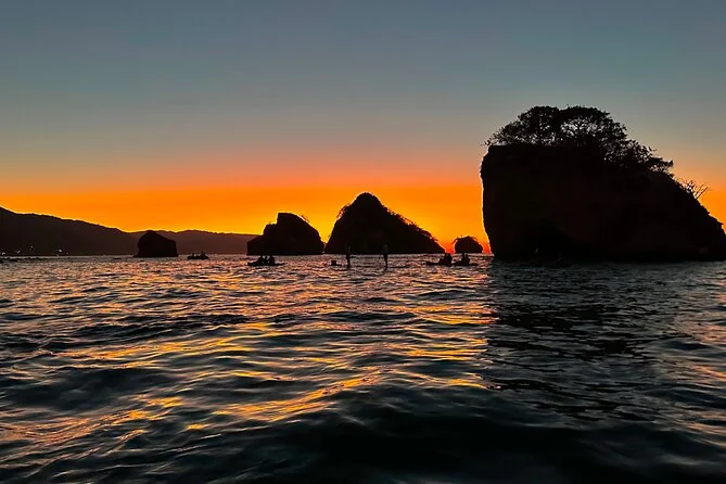 Sonnenuntergang & Biolumineszenz bei Los Arcos